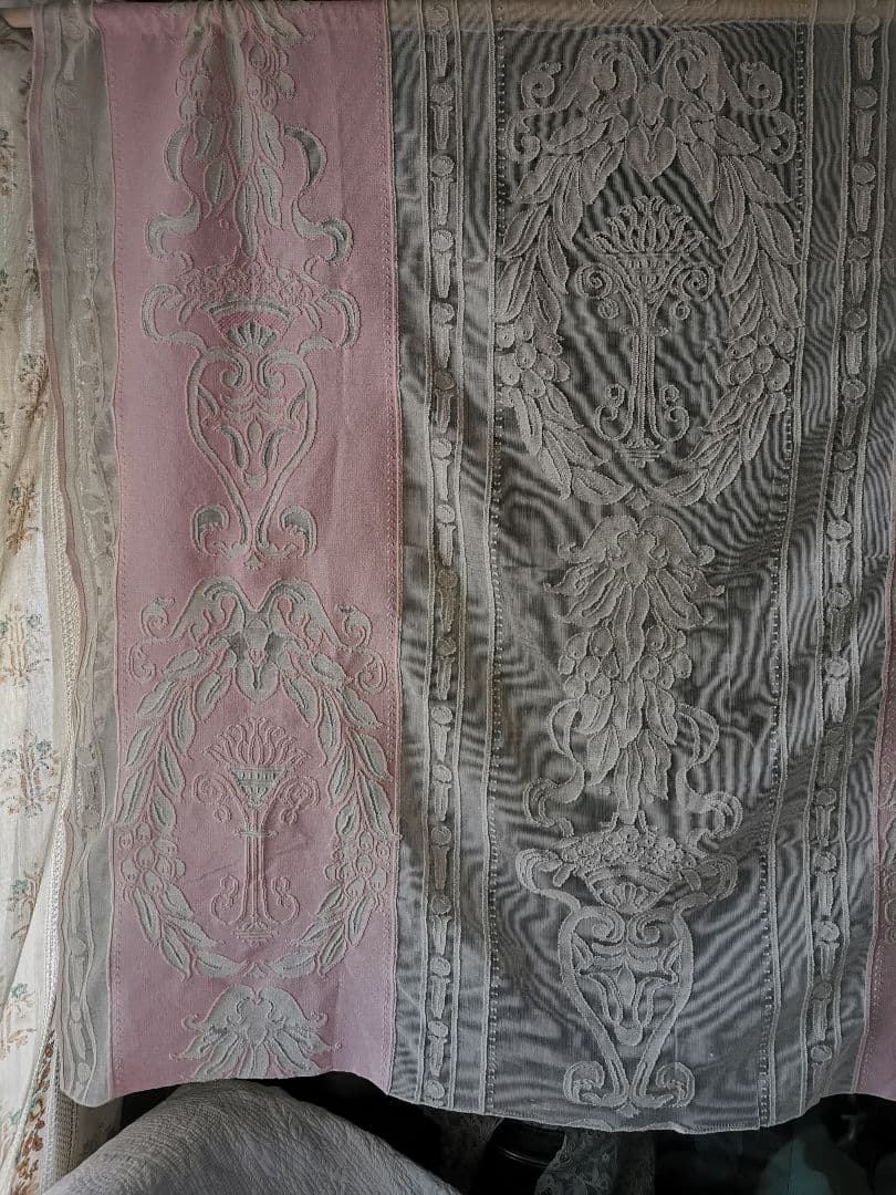 アンティーク英国 ピンク＆アイボリー 花器 聖火台 オリーブの実 マドラスレース