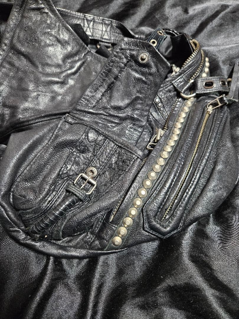 KMRii レザーショルダーバッグ スタッズ付き