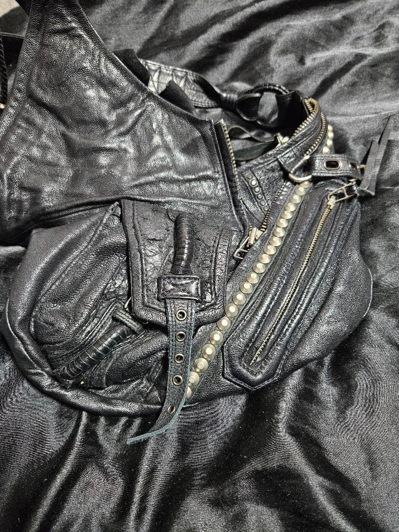 KMRii レザーショルダーバッグ スタッズ付き