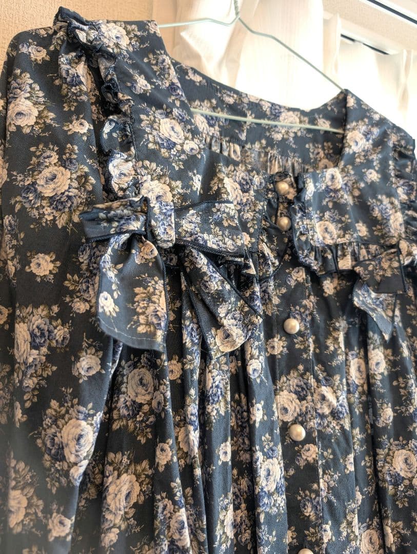 値下げ☆PhysicalDrop☆セーラー襟チュニックワンピース☆ブルーローズ柄