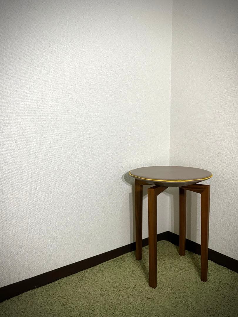 イタリア製 コーヒーテーブル φ40cm 無垢脚 レザートップ - メルカリ