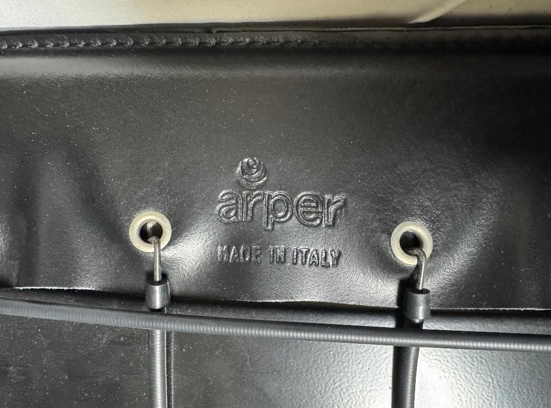 イタリア製　arper　フルレザーのチェア