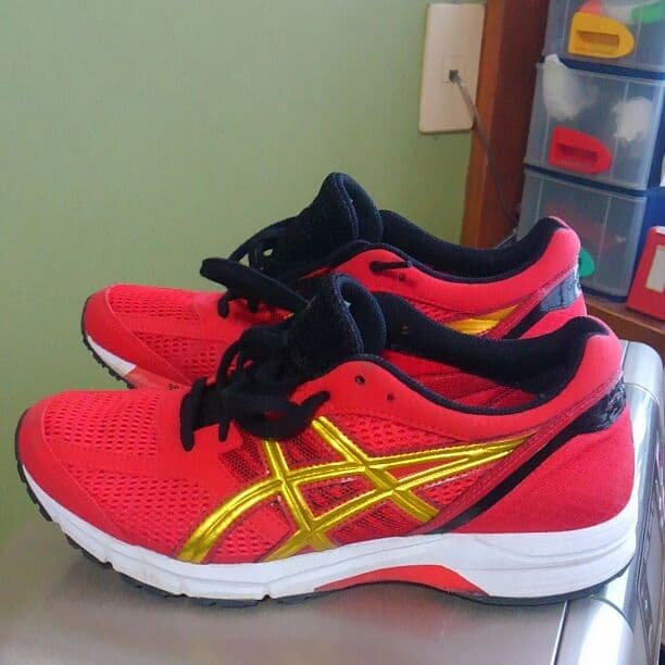 ランニングシューズアシックス
