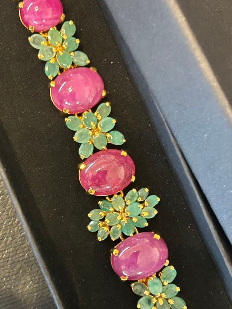 ひろ❣️お取り置き　大粒天然ルビーカボション＆エメラルドブレスレット