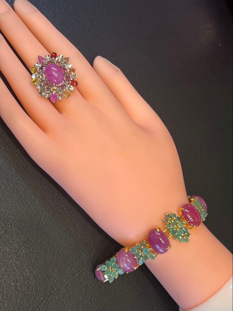 ひろ❣️お取り置き　大粒天然ルビーカボション＆エメラルドブレスレット