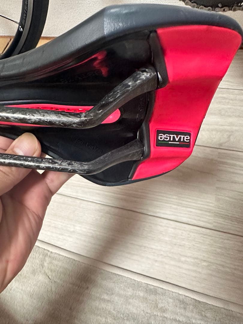 ASTVTE サドル Made in ITALY カーボンレール 143mm