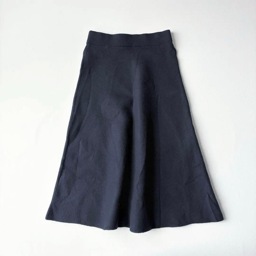2948y美品　エブール　ソフトスムースウールロングフレアスカート　紺