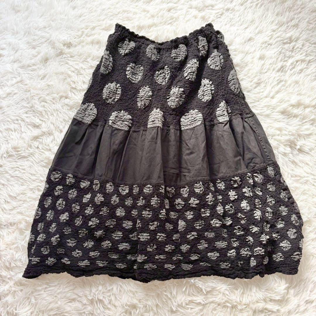 美品✨me イッセイミヤケ　フレアスカート　絞り　ドット　黒　ブラック