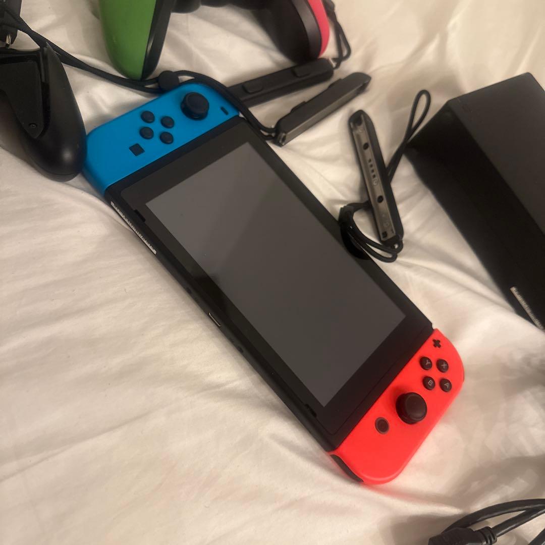 さ*な様 Nintendo Switch 本体 赤/青 Joy-Con 付属品