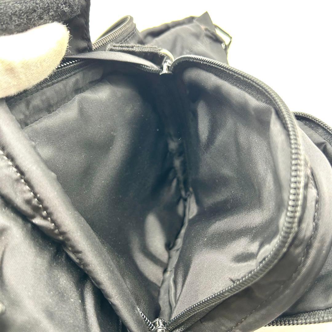 良品✨プラダ　ナイロン　ウエストポーチ　三角プレート　アクセサリー　2VL056