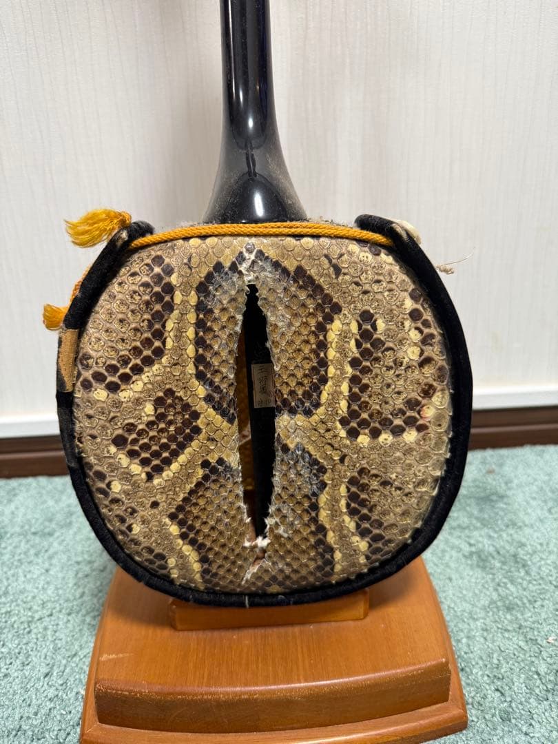 現状品　ジャンク　三線 本皮使用 ケース付き　破れあり 沖縄　修理・部品取りに