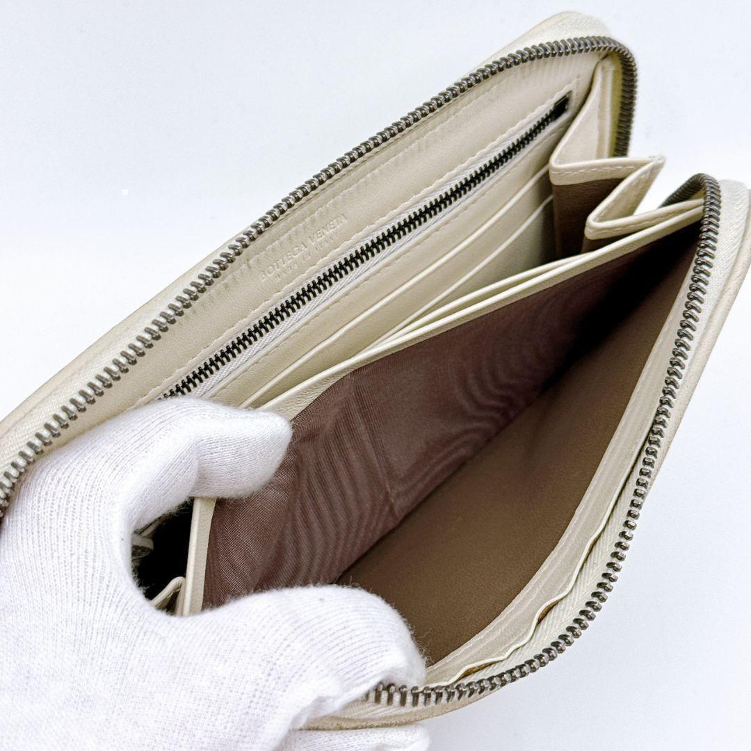 ボッテガヴェネタ レザー イントレチャート ラウンドファスナー 長財布 ホワイト