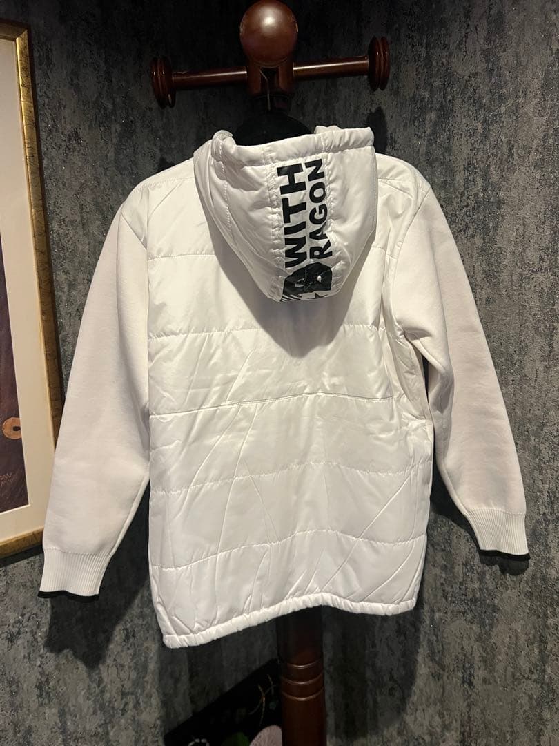 DANCE WITH DRAGONダンスウィズドラゴンホワイトフード付きセーター