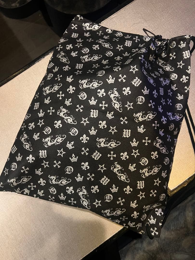 DANCE WITH DRAGONダンスウィズドラゴンホワイトフード付きセーター