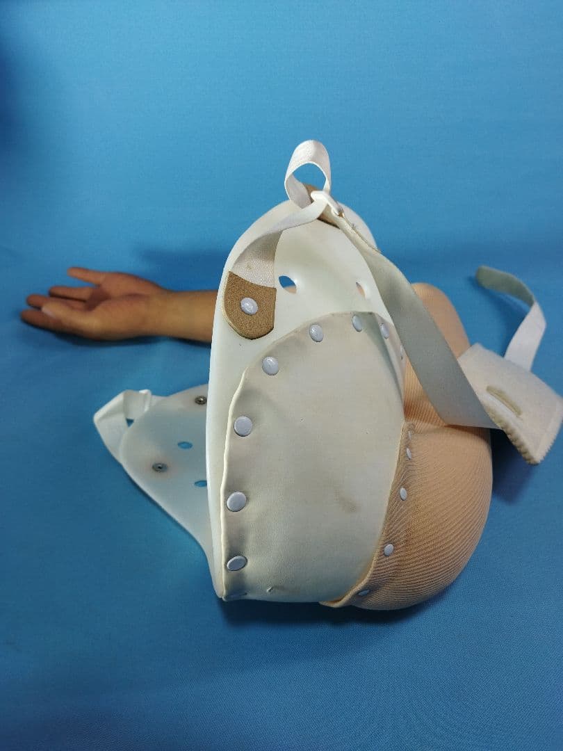 左手　義手　装備　腕　手　コルセット　サポーター　ギブス　コスプレ
