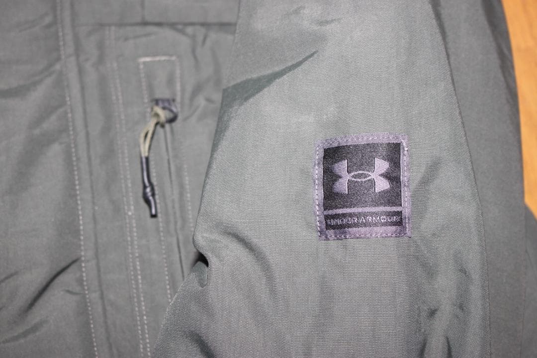 XLカーキ　アンダーアーマー 中綿入りロングコート　1369369 ベンチコート