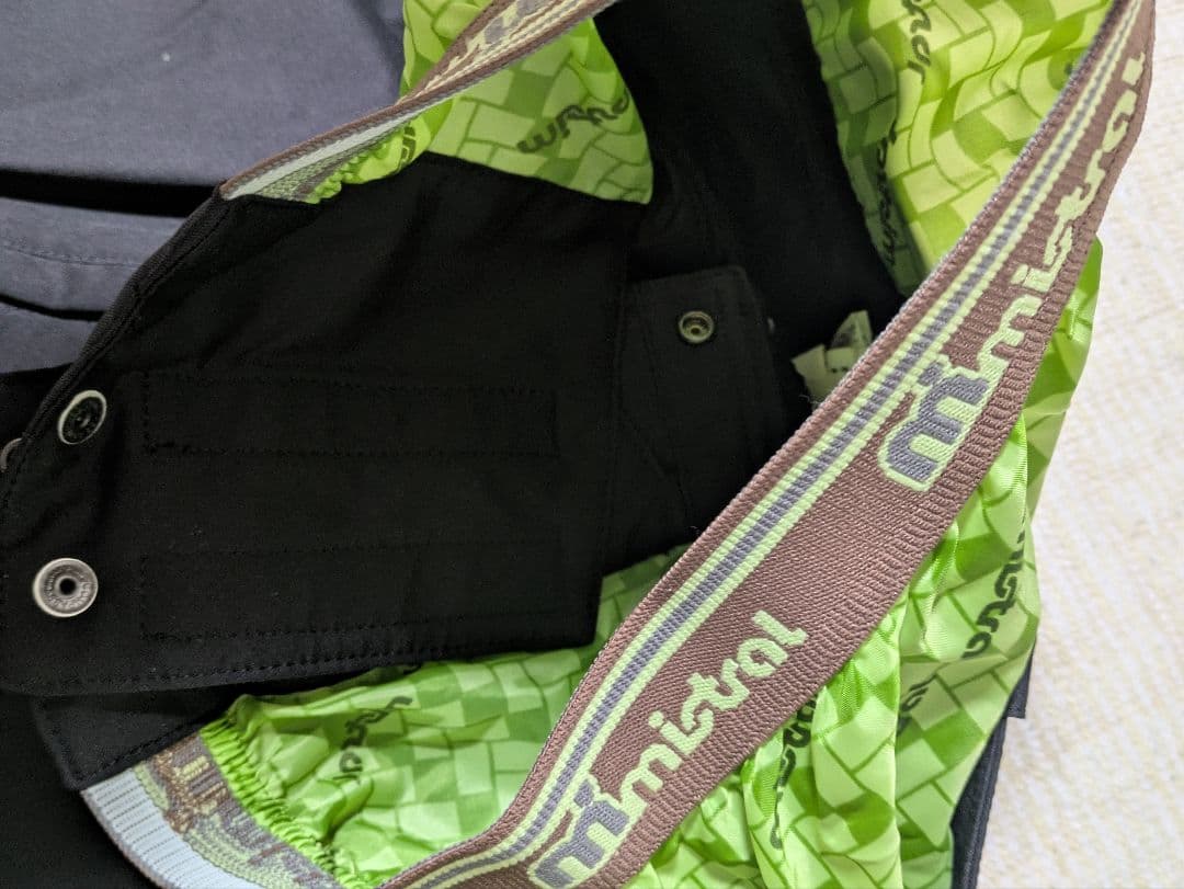 美品 BURTON スノボードスノボースキーウェア　サイズS