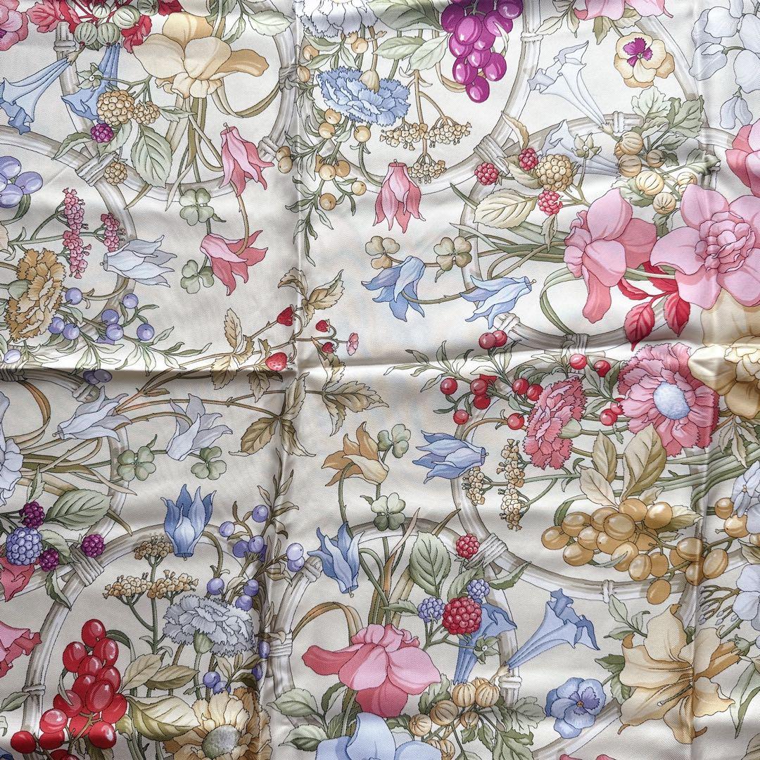 GUCCI グッチ シルクスカーフ 花柄 フラワー　ストール ショール