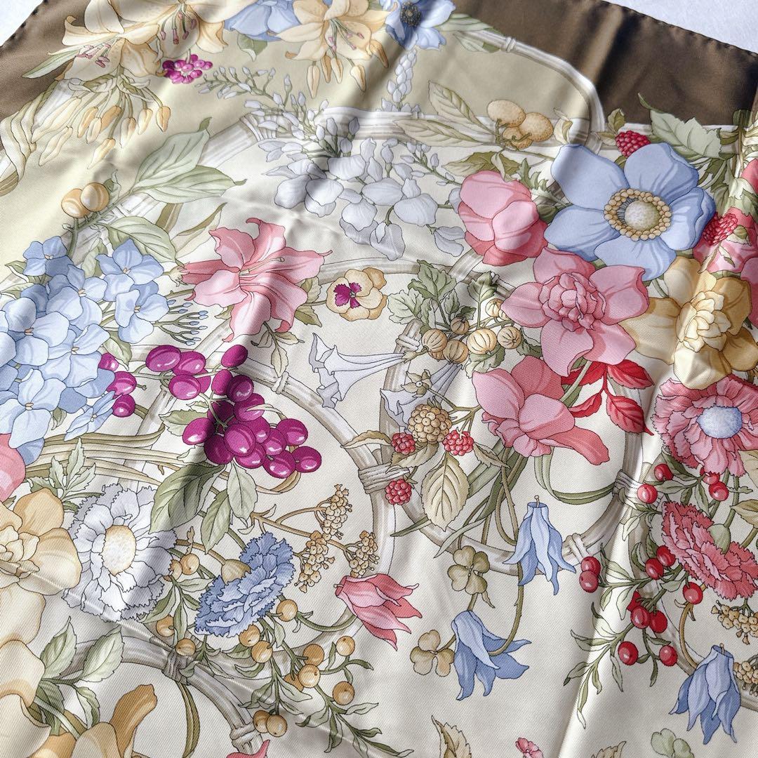 GUCCI グッチ シルクスカーフ 花柄 フラワー　ストール ショール