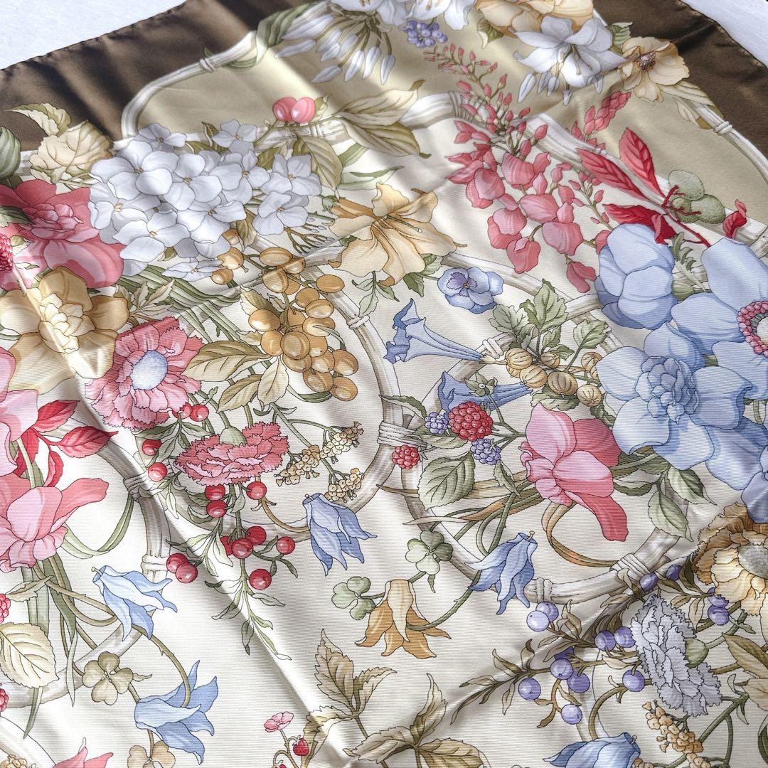 GUCCI グッチ シルクスカーフ 花柄 フラワー　ストール ショール