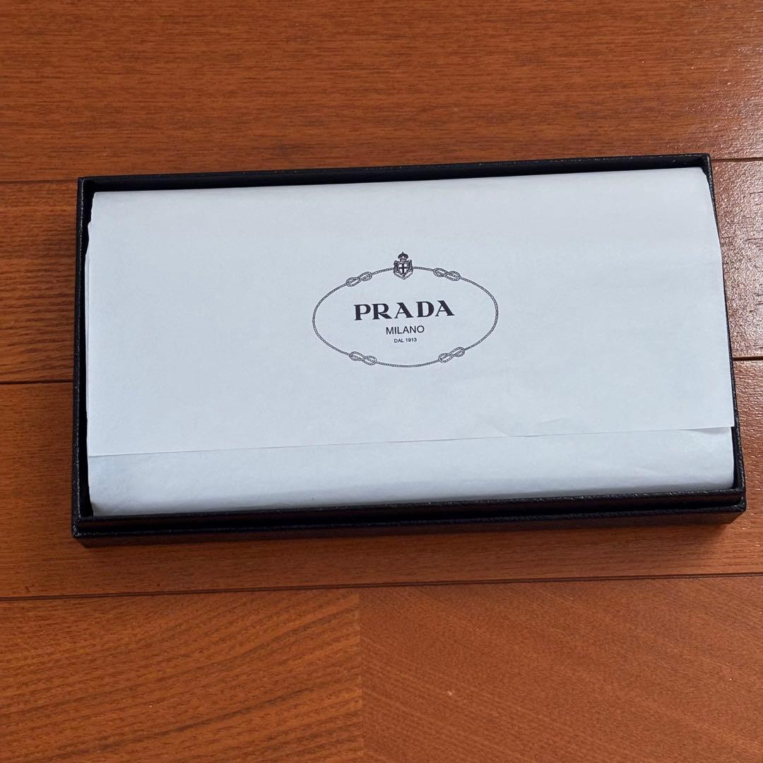 PRADA 財布　ブラック