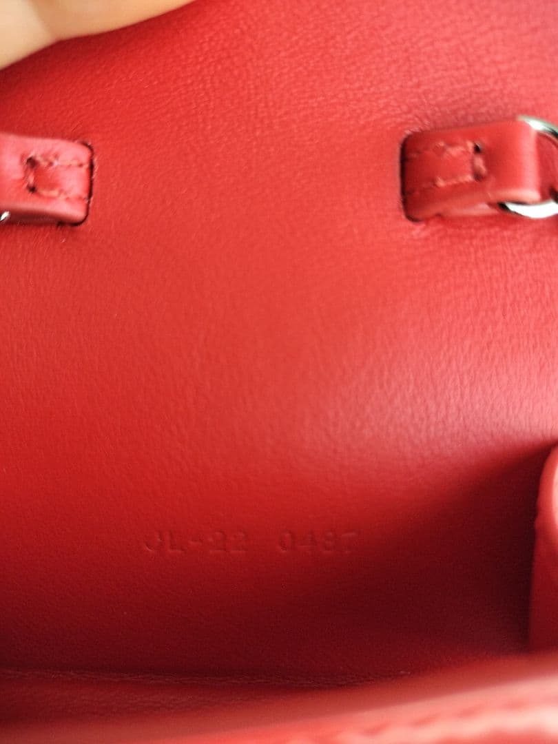 e*i様 【新品・未使用】サルバトーレ・フェラガモ　AirPods エアーポッツ