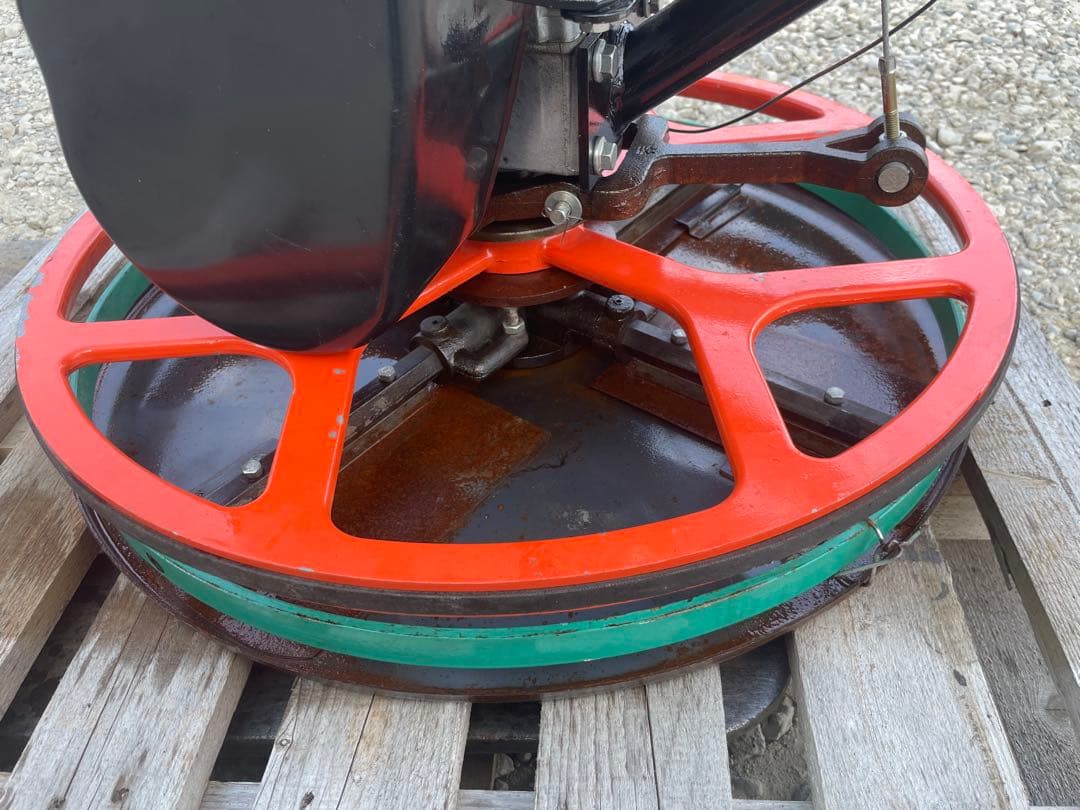 コンクリート仕上げ用パワートロウェル（羽根径約63cm）