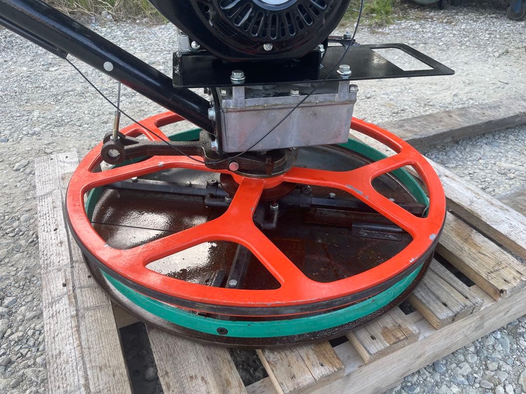 コンクリート仕上げ用パワートロウェル（羽根径約63cm）