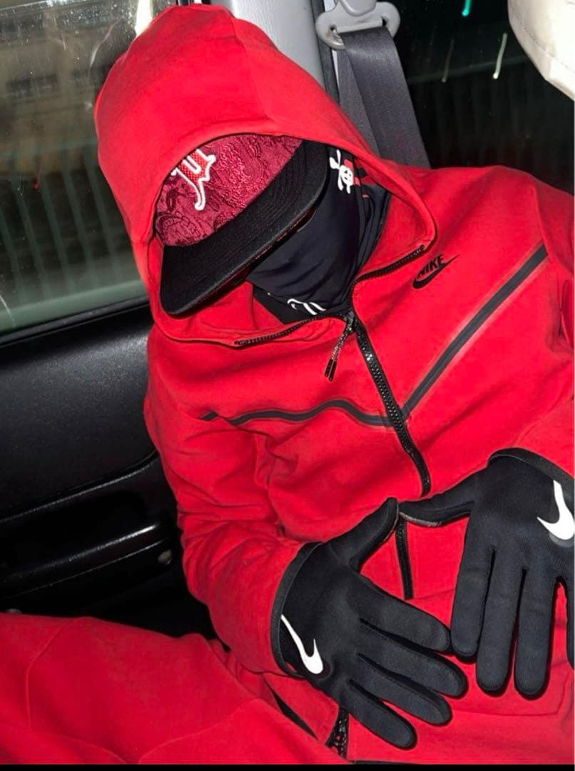 NIKEテックフリース赤 - メルカリ
