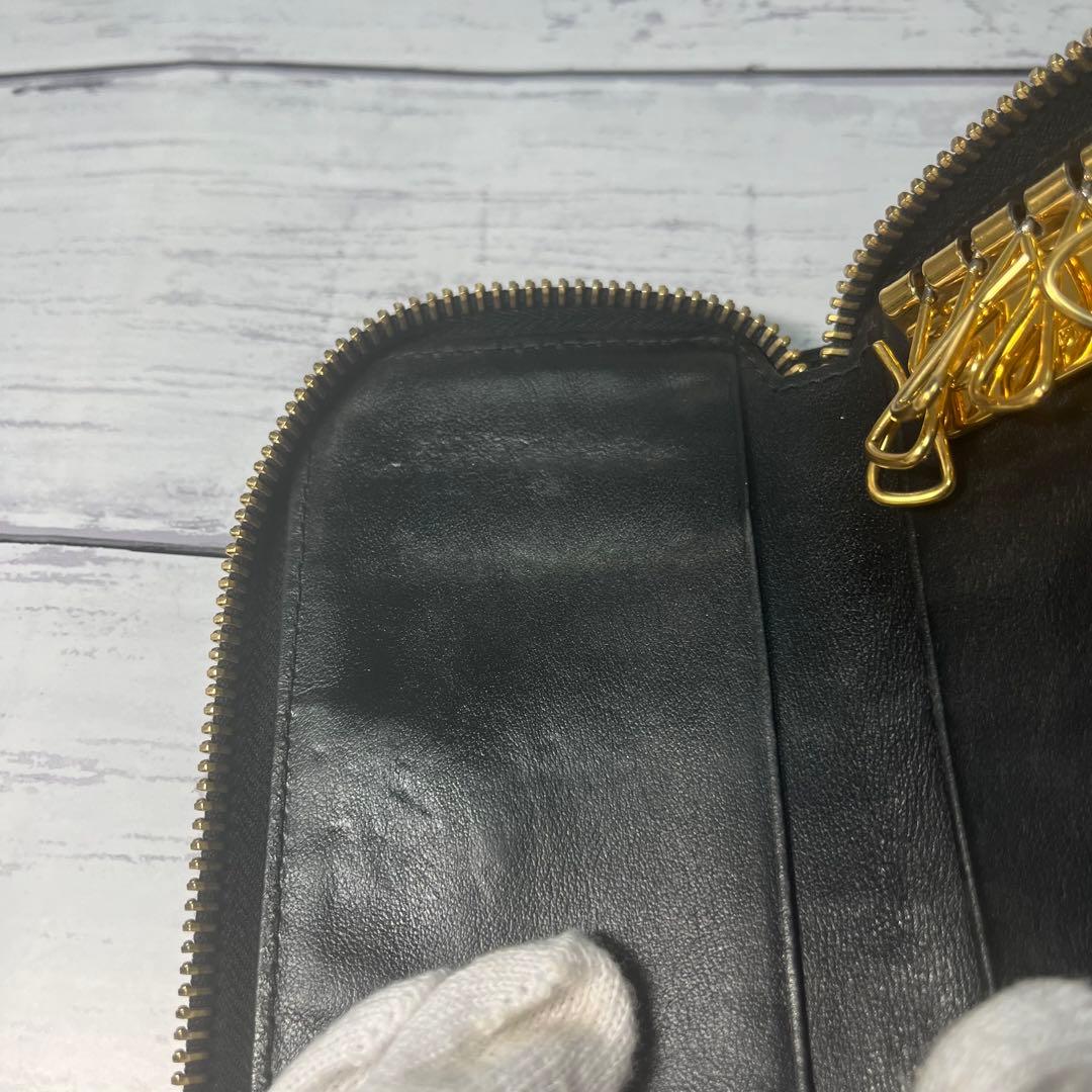 プラダ 6連キーケース エピ風 ブラック