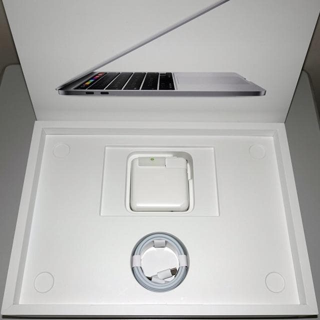 【美品】MacBook Pro 13_2020 i7/16GB/512GB_SV
