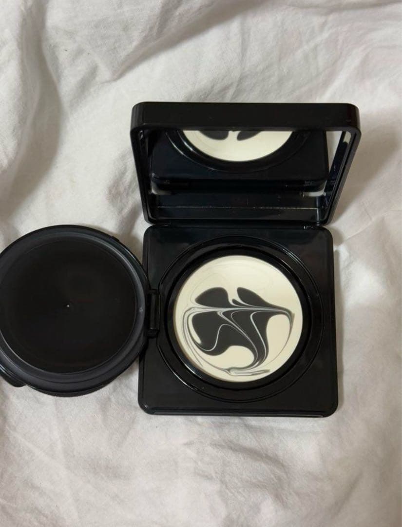 ジバンシイ ソワンノワール UV コンパクト 12g