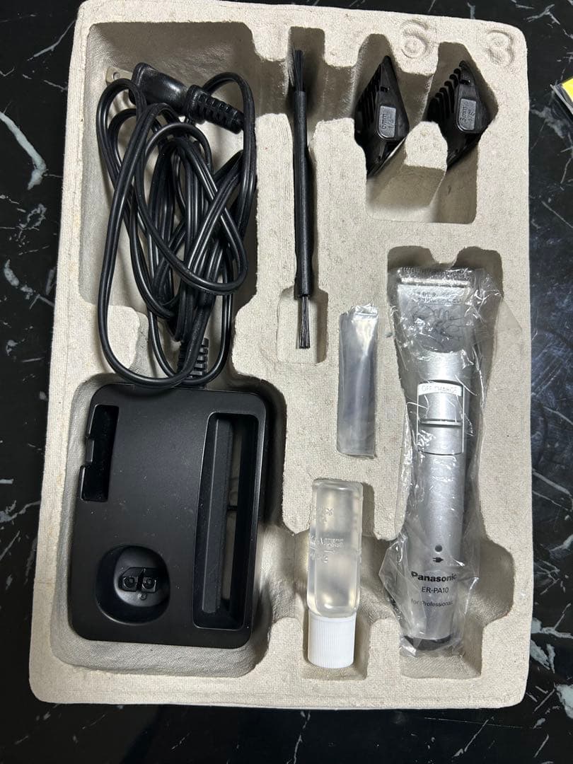【美品】パナソニック プロ トリマー ER-PA10 バリカン　軽量　充電式