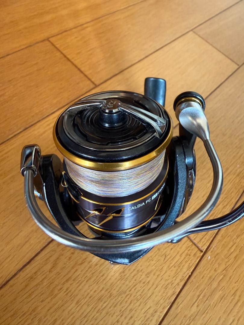 CALDIA FC 2500s スピニングリール ブラック/ゴールド - メルカリ