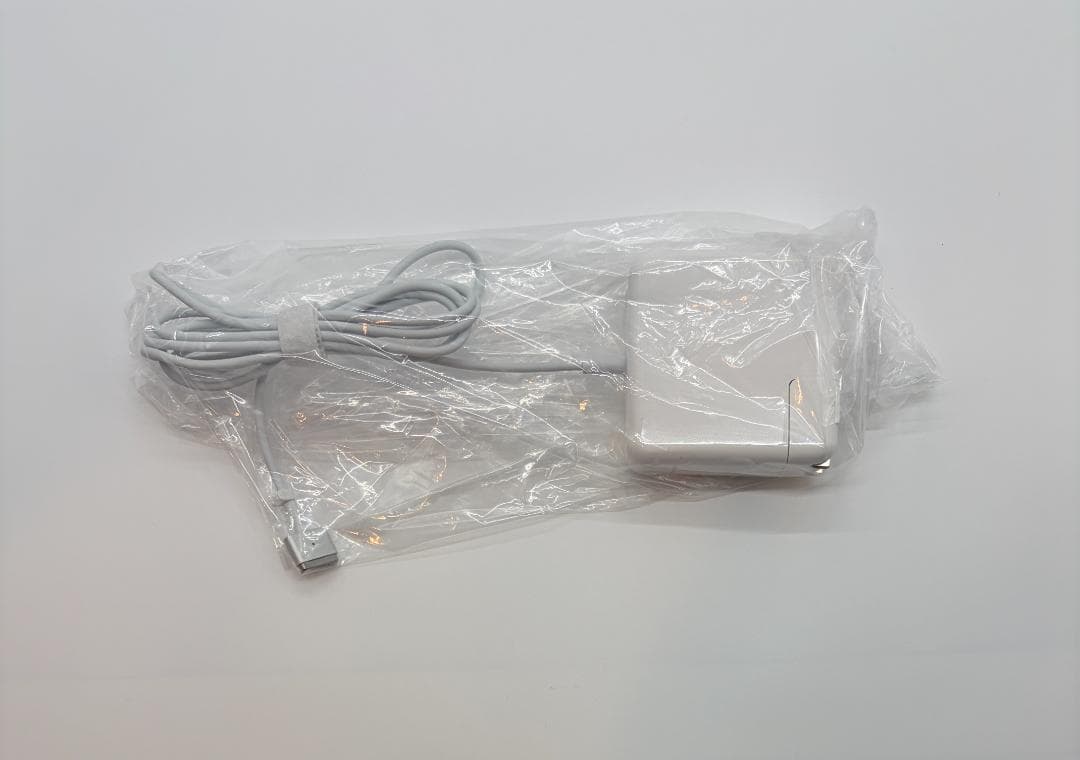 MacBook Air 13\" 2017（Core i7 / 新品バッテリー）