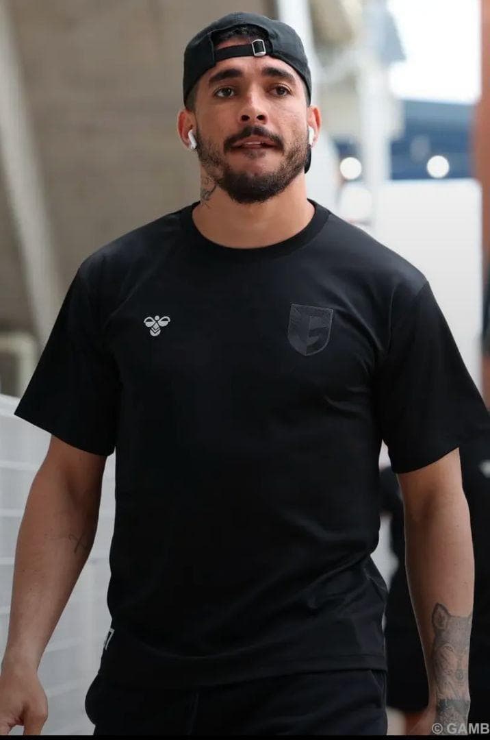 【新品未使用　sold out品】ガンバ大阪 hummel 半袖Tシャツ