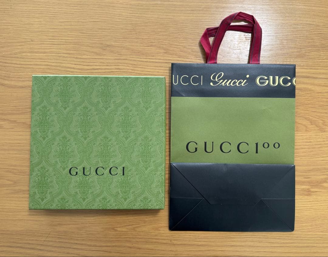 【箱・紙袋付き】GUCCI ホワイト バタフライパターン ストール