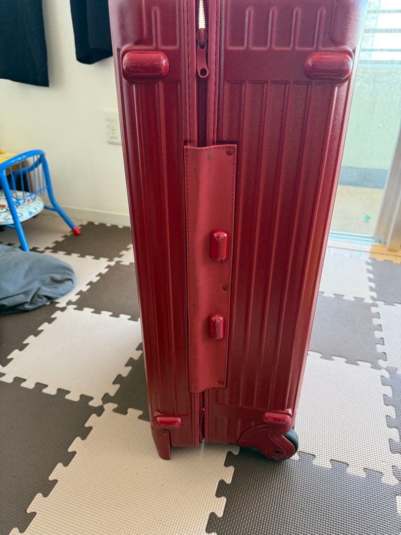 リモワスーツケースです。80-90リットル。