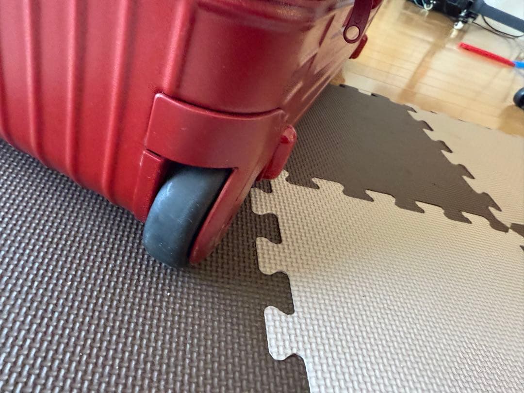 リモワスーツケースです。80-90リットル。