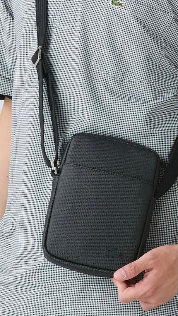 【美品】LACOSTE ブラック ショルダーバッグ　メンズ　ラコステ　黒