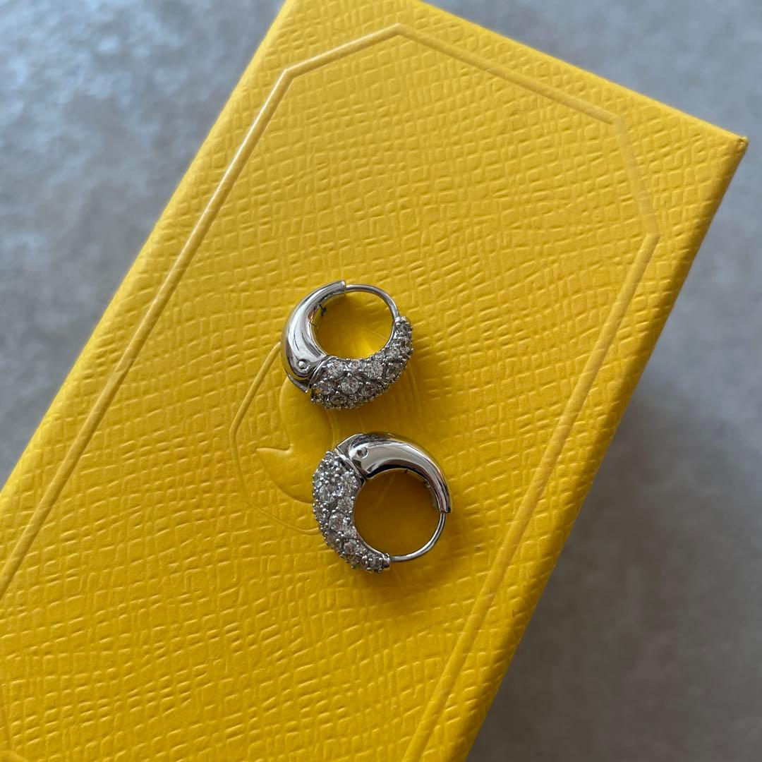 美品【定価2.2万】スワロフスキー ピアス Sublima シルバー 正規品