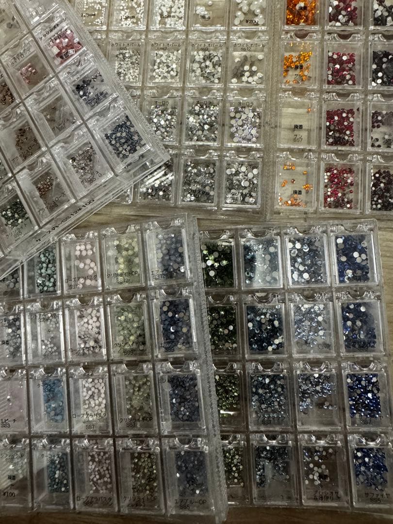 スワロフスキーネイルパーツ大量まとめ販売