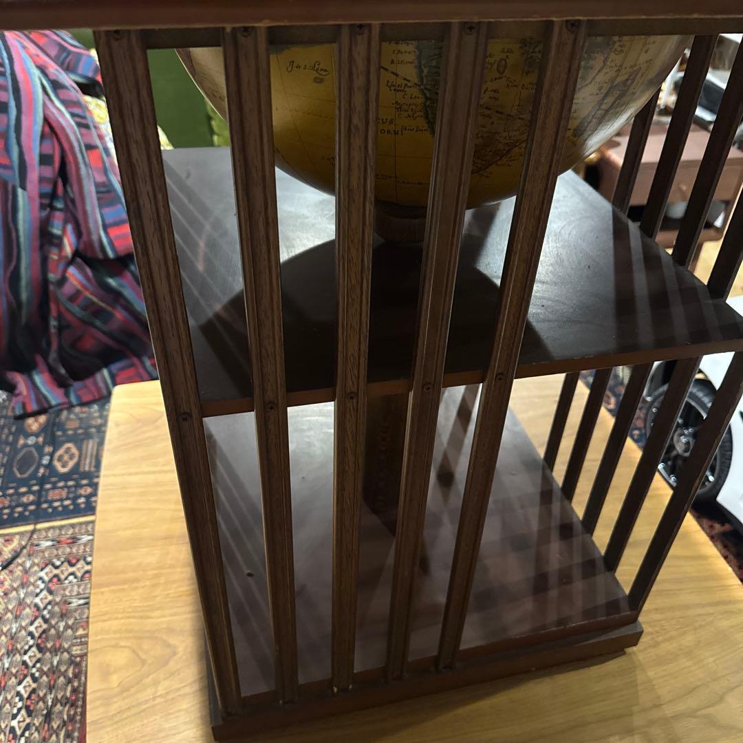 地球儀付きバーキャビネット　高さ約90cm