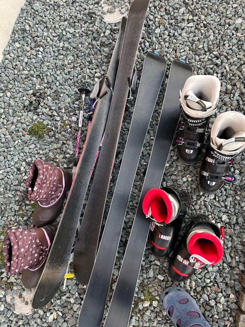 120 130cmスキー板 2 22から24ブーツ2 ストック、靴 他8点セット