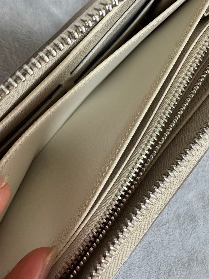 ルイヴィトンエピ長財布ジッピーウォレット ラウンドファスナーオフホワイト