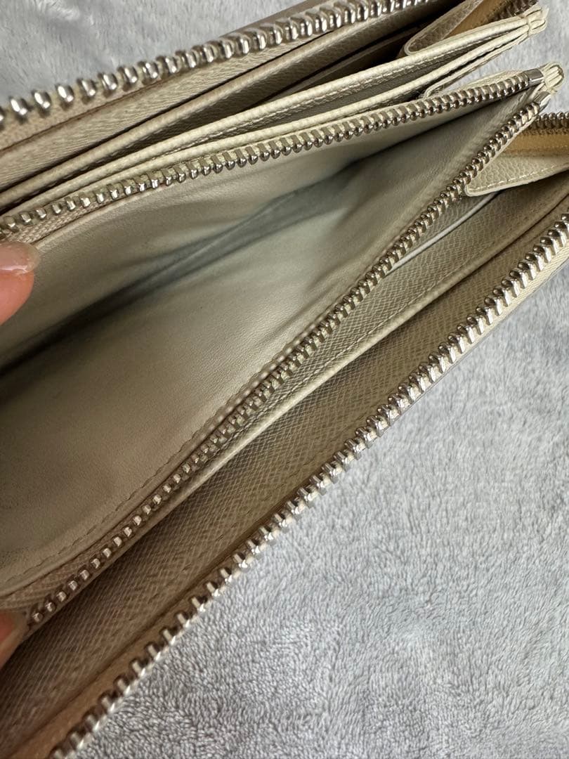 ルイヴィトンエピ長財布ジッピーウォレット ラウンドファスナーオフホワイト