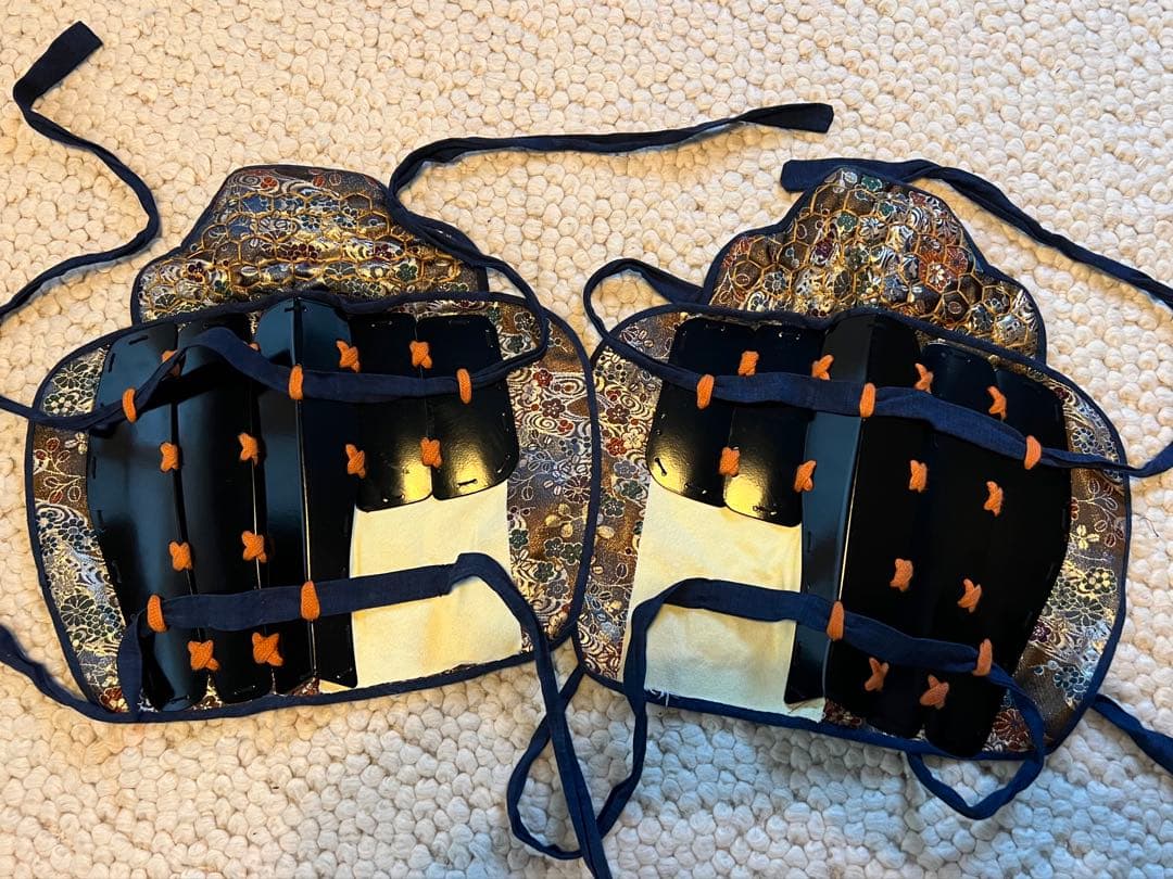 【丸武工房製】美品！【現代甲冑等身大】（未使用品）紺•白•茶威糸 黒胴具足一式