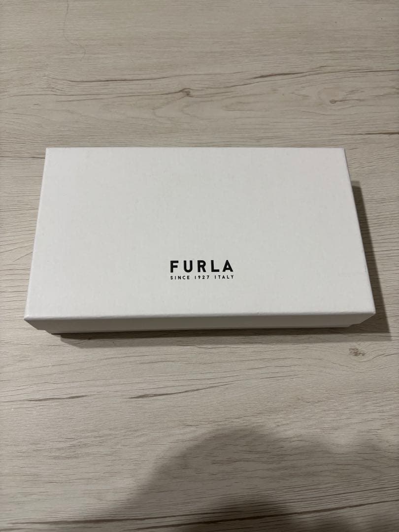 FURLA グレー レザー 長財布
