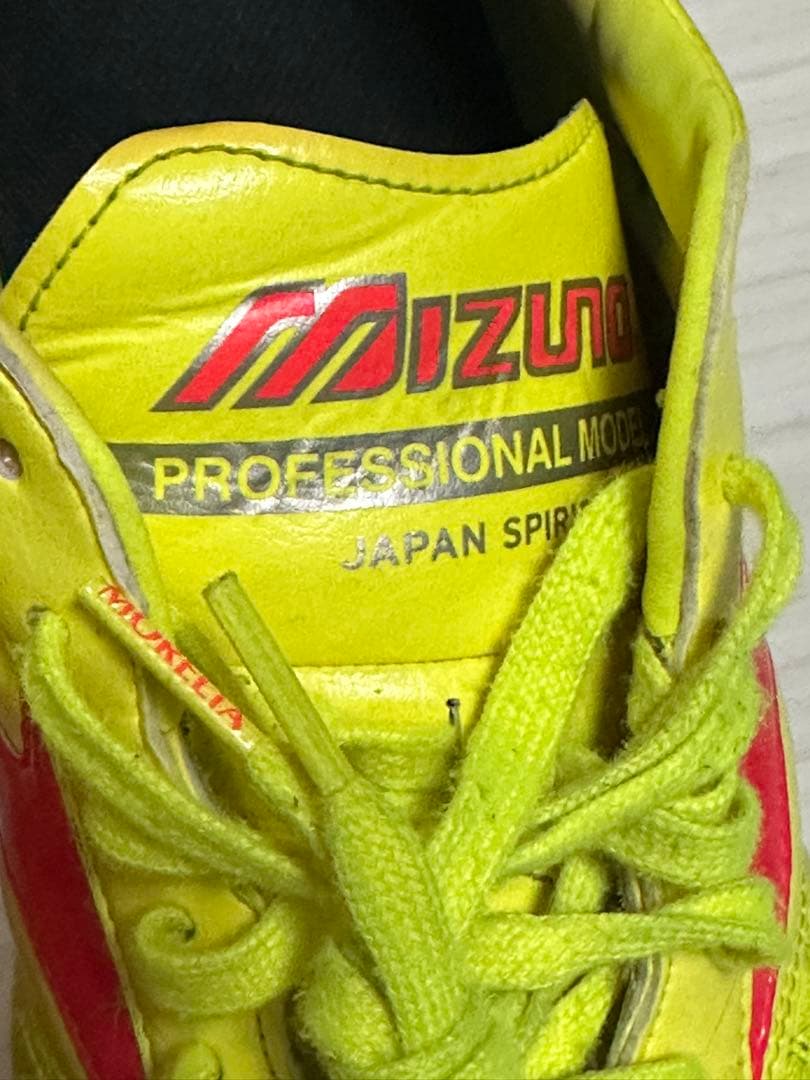 Mizuno Morelia フットサル　イエロー/レッド　26.0cm