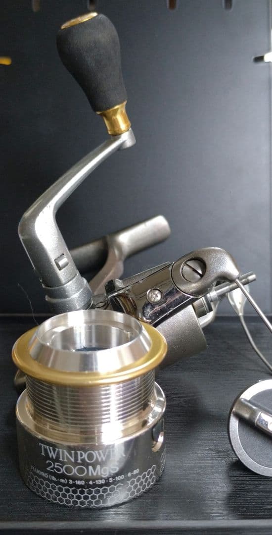 TWIN POWER 2500Mgs スピニングリールSHIMANO スピニングリール TWIN
